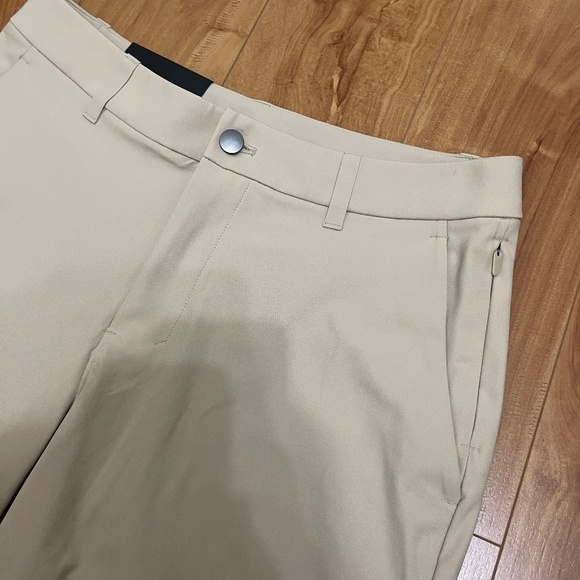 Lululemon Men ABC Classic Fit 9"L Short 30" W Beige New with Tag - Picture 6 of 8